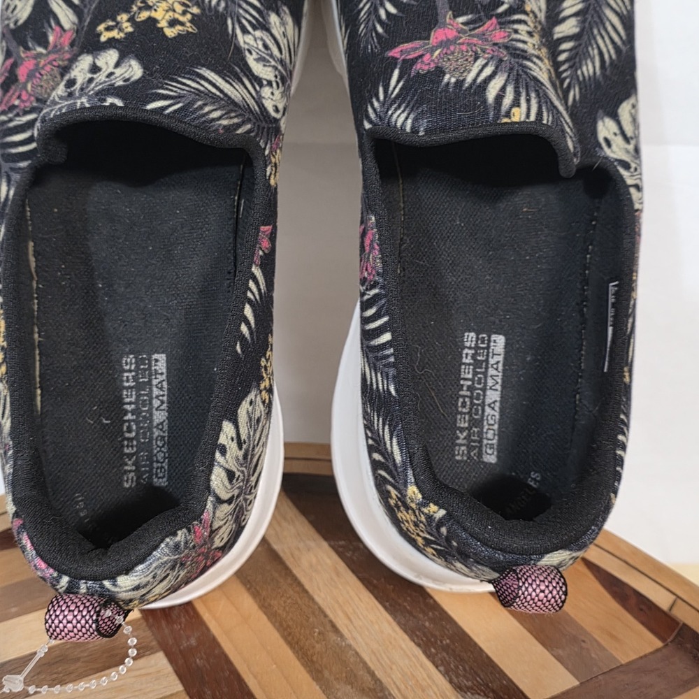 Skechers GoWalk Air Cooled Goga Mat Slip On Shoes Womens Size 8 Black Floral - Picture 12 of 15